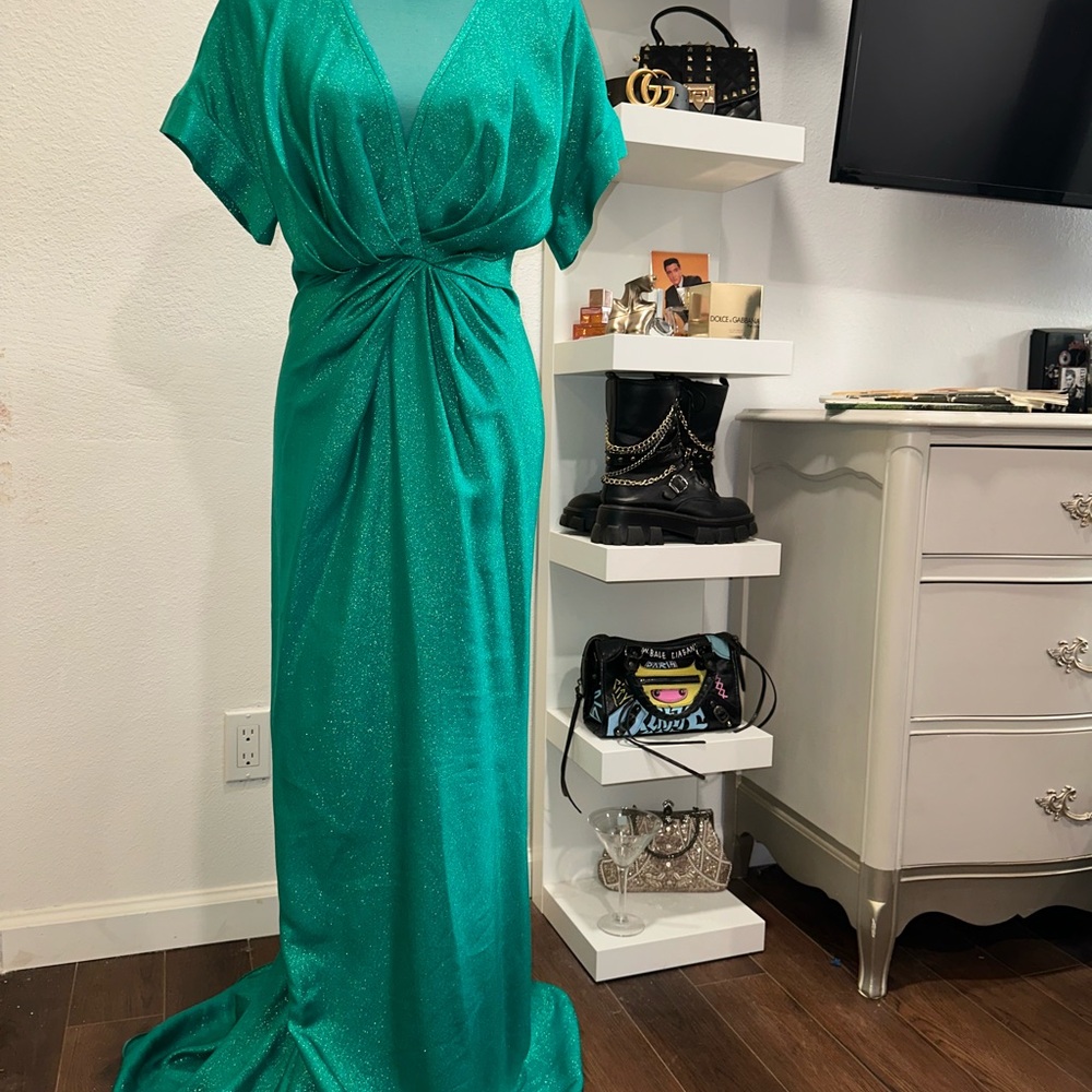 NEW Turquoise Sequin Rhea Costa Gown, Size Medium 100% Silk Never Worn